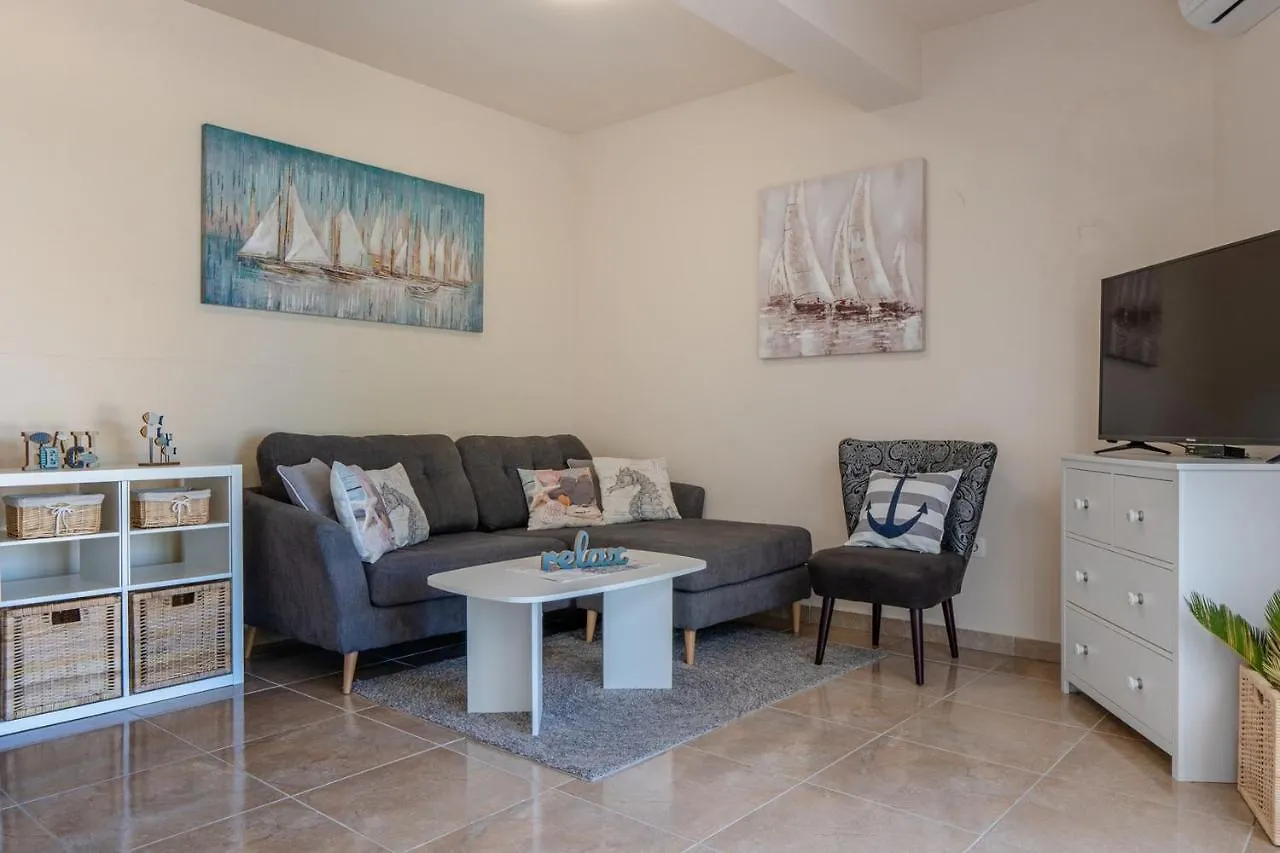 Apartments Sum Mora Vir 0*,  Croatia